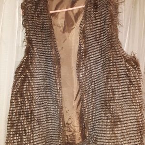 Faux fur sleeveless jacket. Size xl